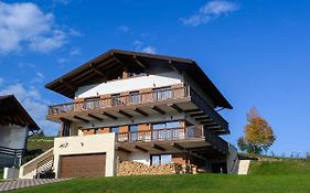 Chalet First Hill